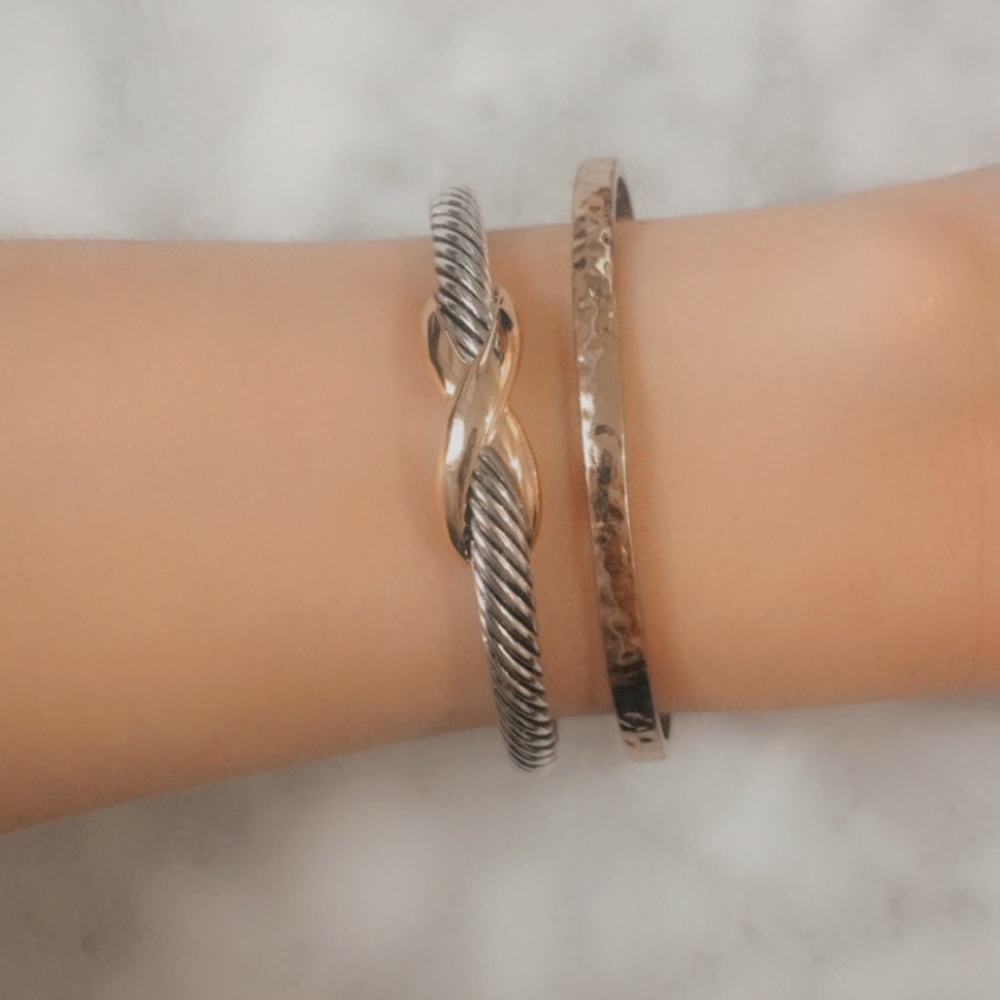 Stunning Bracelet : on its of or stackable